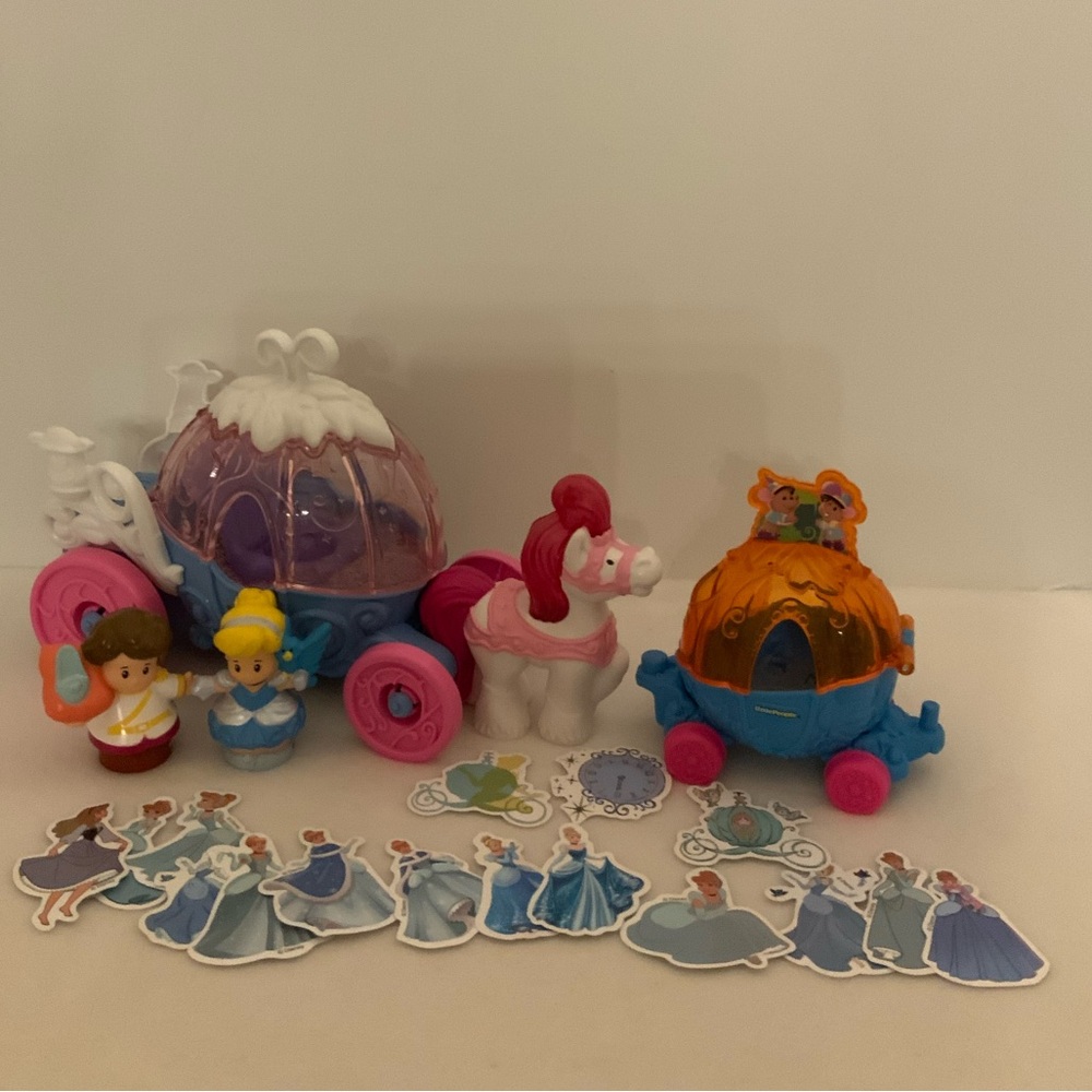 Price & Cinderella with Horse/Carriage plus Pumpkin Float